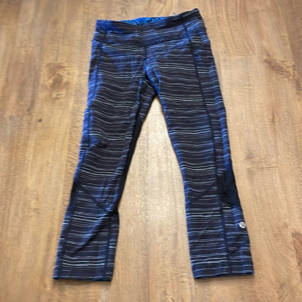 Lululemon long crop with back zipper and mesh knee detail
